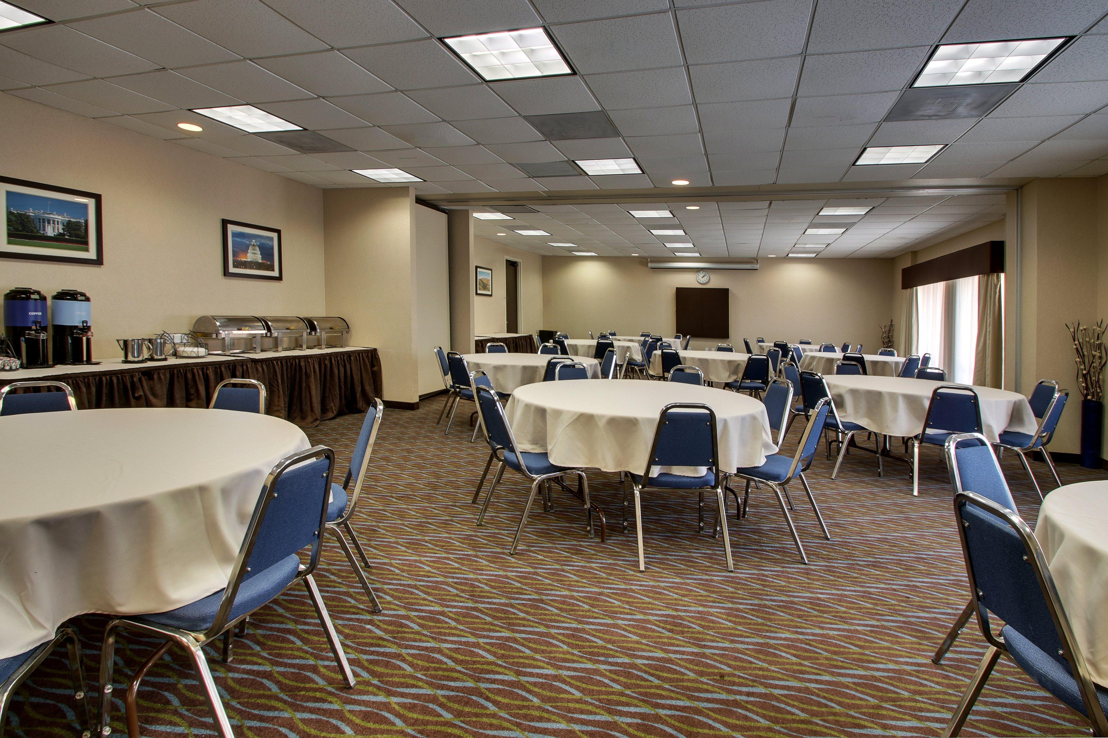 Embassy Suites Baltimore - North/Хънт Вали Екстериор снимка