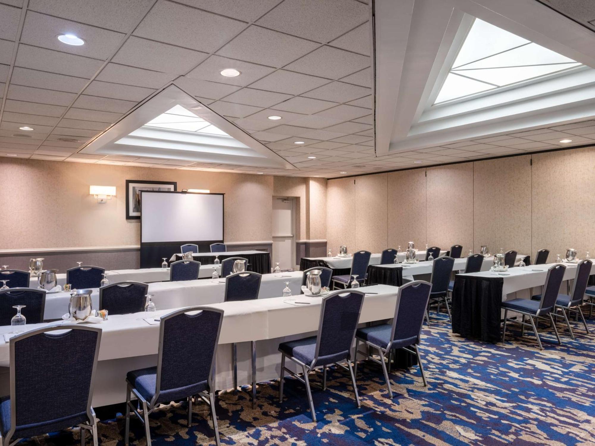 Embassy Suites Baltimore - North/Хънт Вали Екстериор снимка