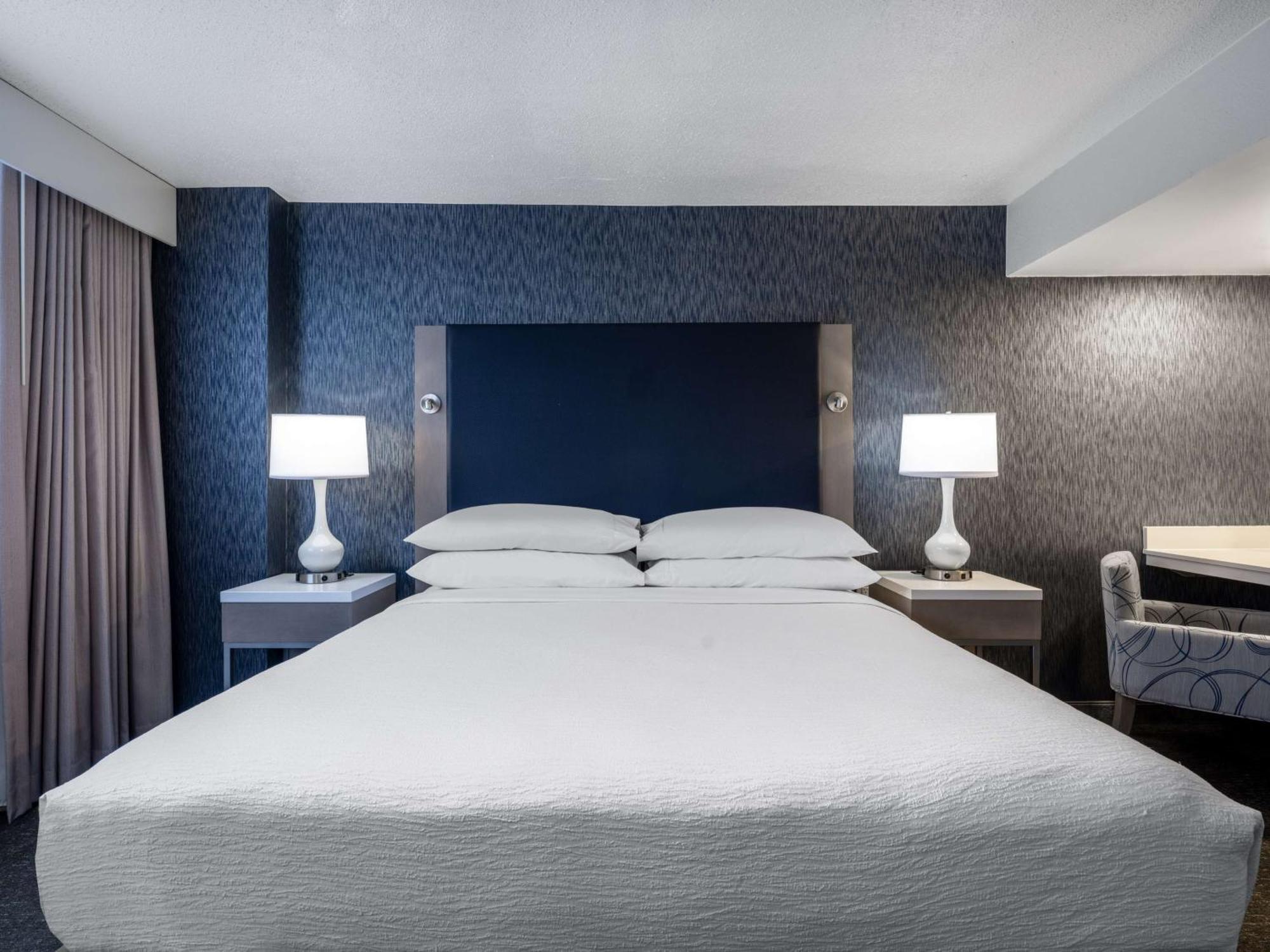 Embassy Suites Baltimore - North/Хънт Вали Екстериор снимка