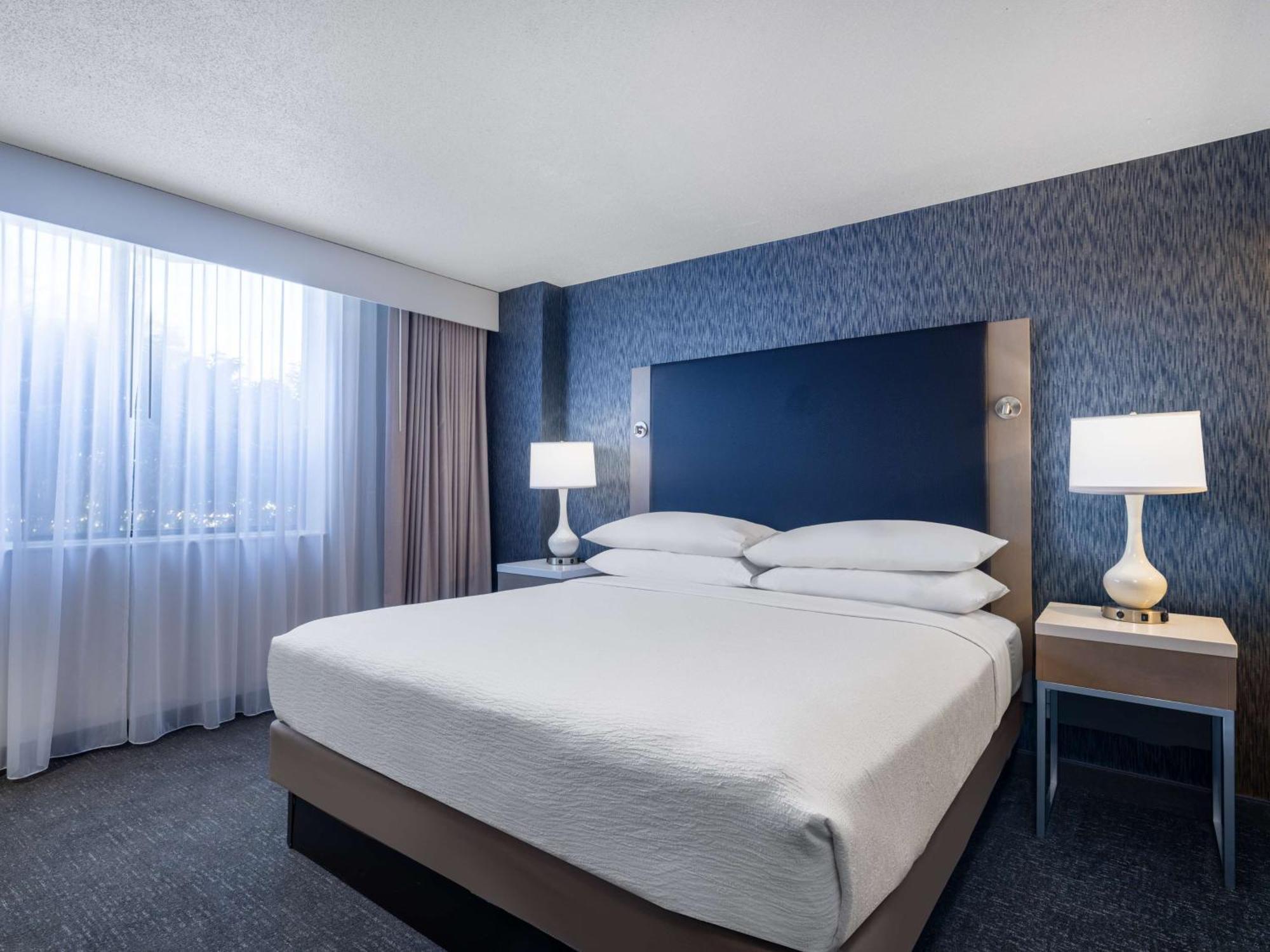 Embassy Suites Baltimore - North/Хънт Вали Екстериор снимка