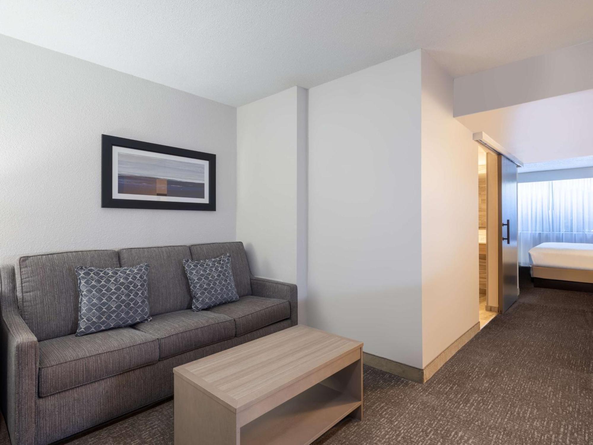 Embassy Suites Baltimore - North/Хънт Вали Екстериор снимка