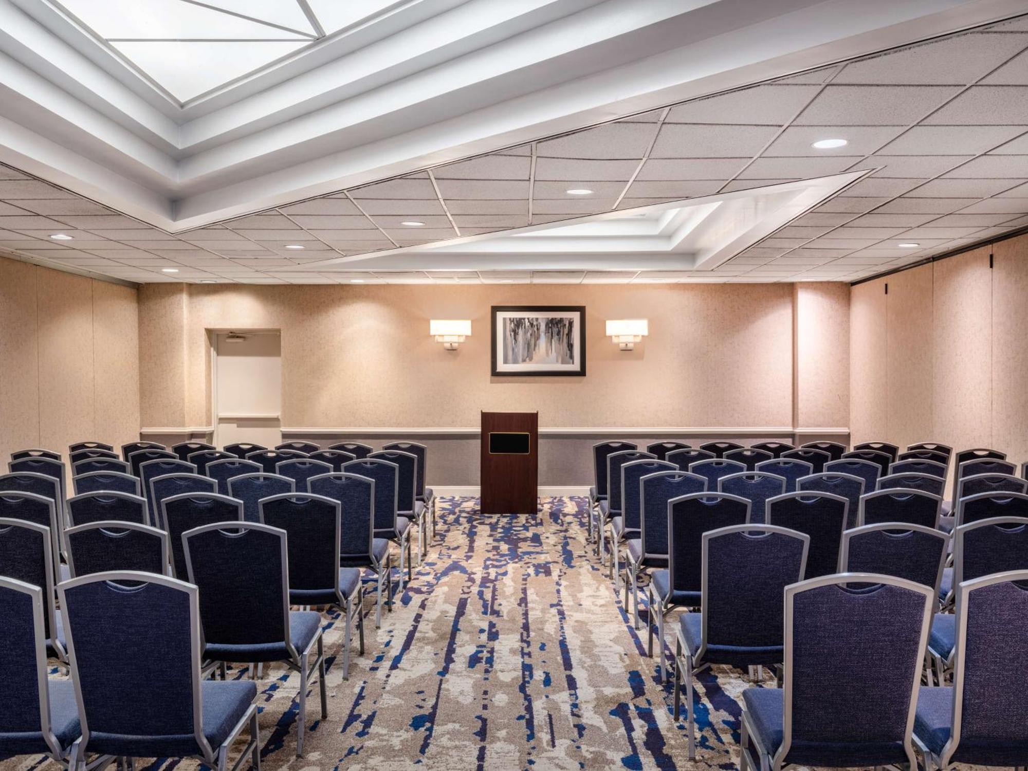 Embassy Suites Baltimore - North/Хънт Вали Екстериор снимка