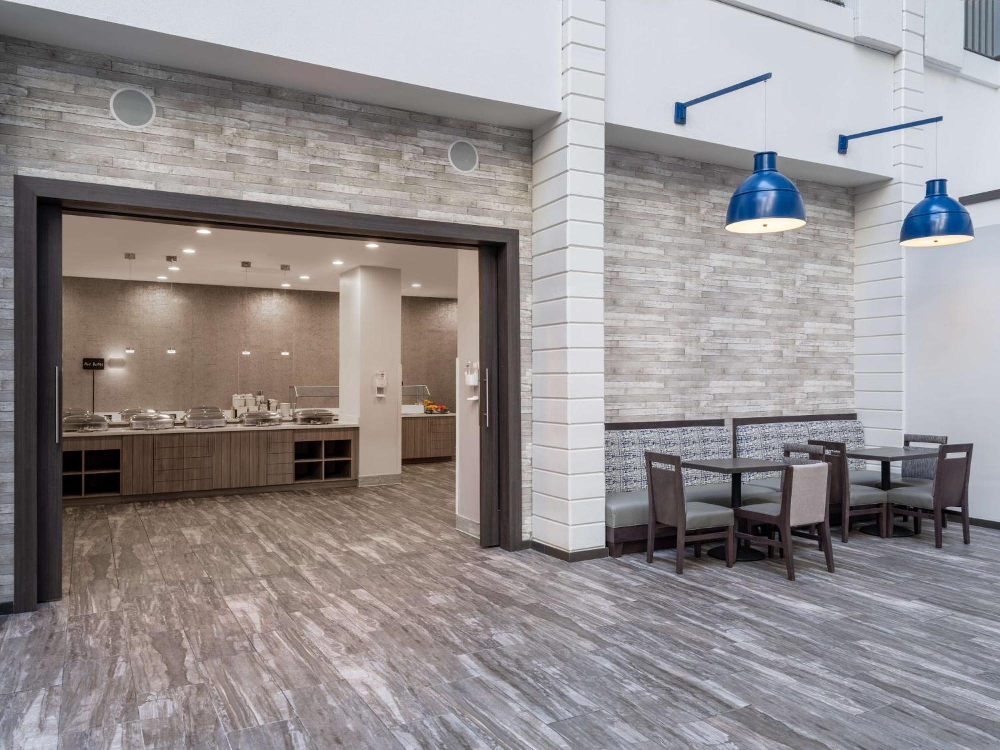 Embassy Suites Baltimore - North/Хънт Вали Екстериор снимка